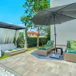 Five Bedroom With Private Pool *