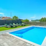 Five Bedroom With Private Pool