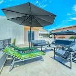 Five Bedroom With Private Pool Villa