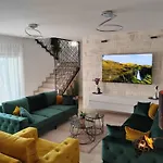 Five Bedroom With Private Pool *