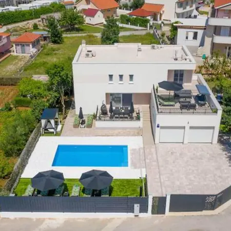 Five Bedroom With Private Pool