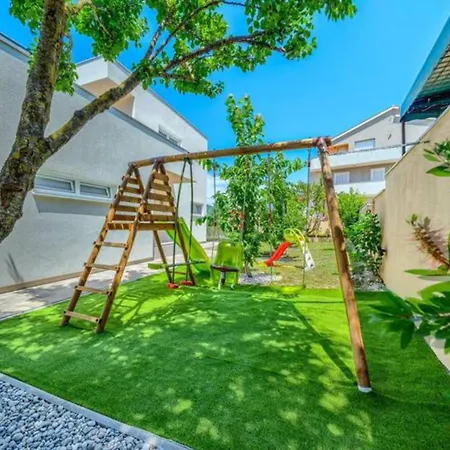 Five Bedroom With Private Pool فيلة Dicmo