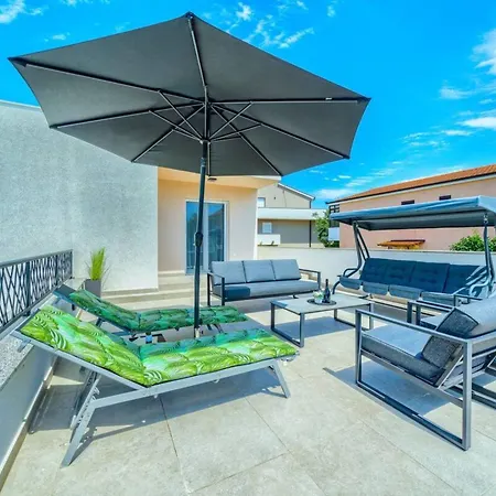 Five Bedroom With Private Pool فيلة