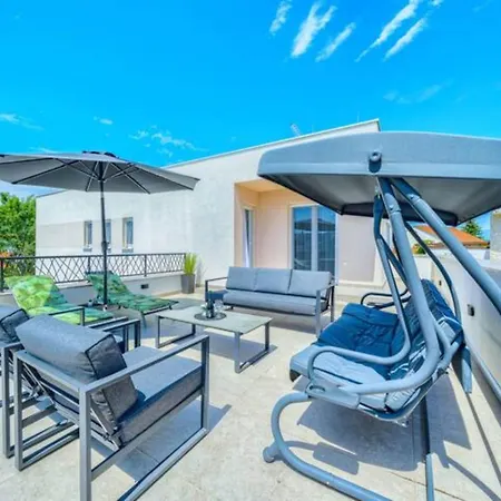 Five Bedroom With Private Pool فيلة