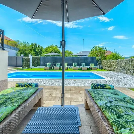 Five Bedroom With Private Pool فيلة *
