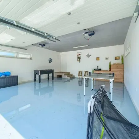 Five Bedroom With Private Pool