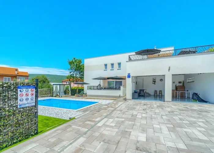 Five Bedroom With Private Pool Villa