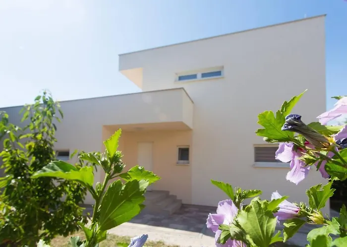 Five Bedroom With Private Pool