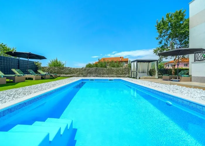 Five Bedroom With Private Pool