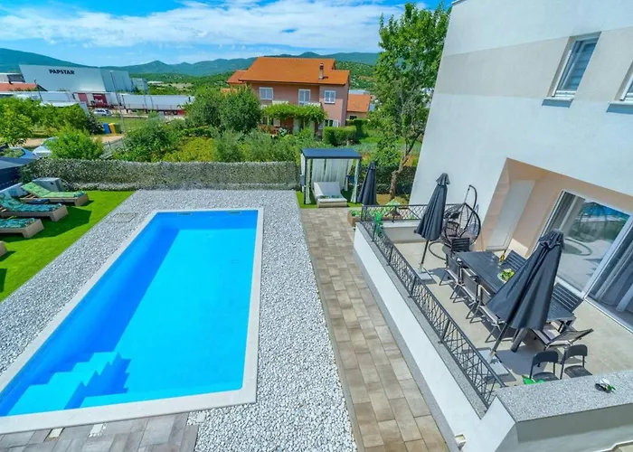 Five Bedroom With Private Pool Villa
