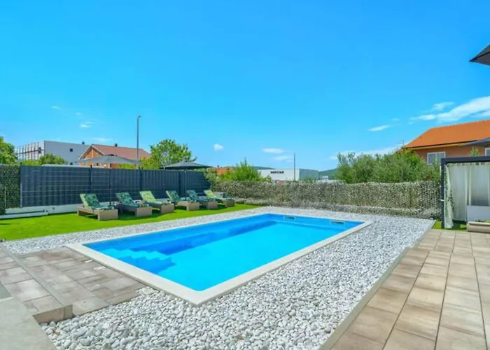 Five Bedroom With Private Pool