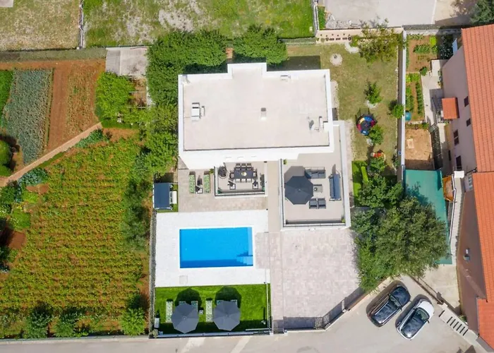 Five Bedroom With Private Pool Villa Dicmo