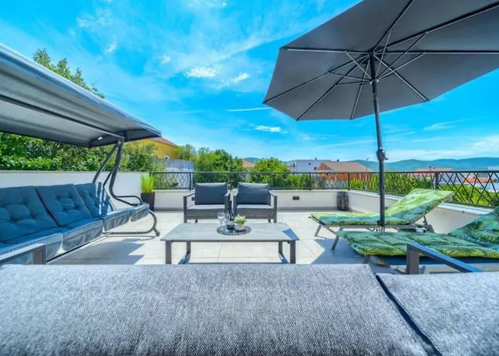 Five Bedroom With Private Pool *