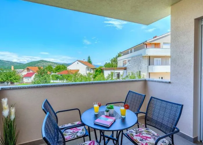 Villa Five Bedroom With Private Pool *