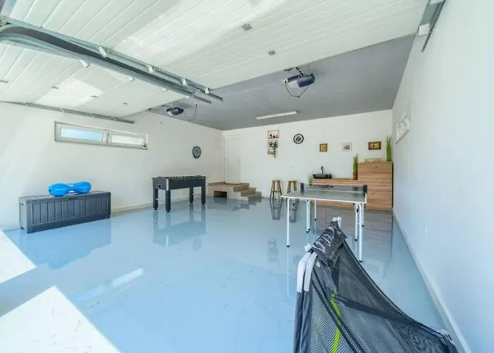 Five Bedroom With Private Pool