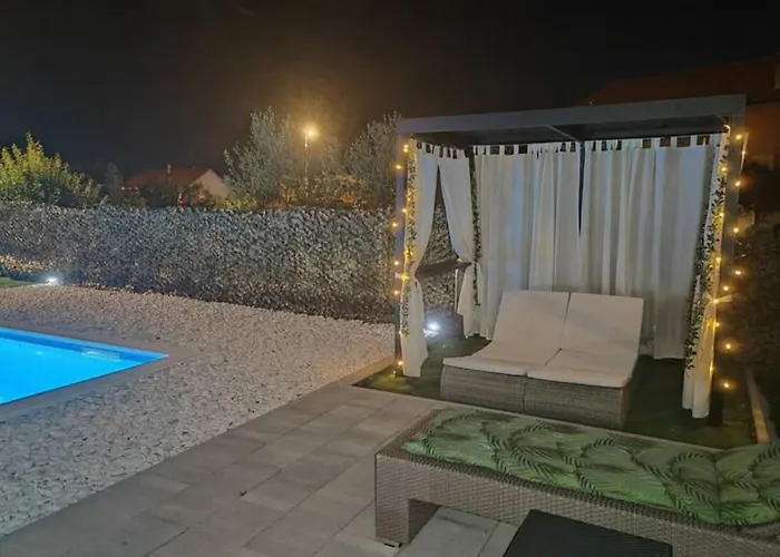 Villa Five Bedroom With Private Pool *