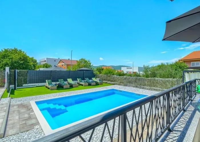 Five Bedroom With Private Pool Villa