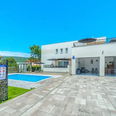 Five Bedroom With Private Pool Villa