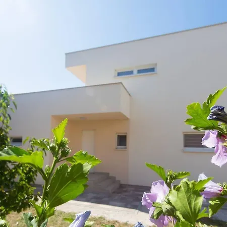 Five Bedroom With Private Pool