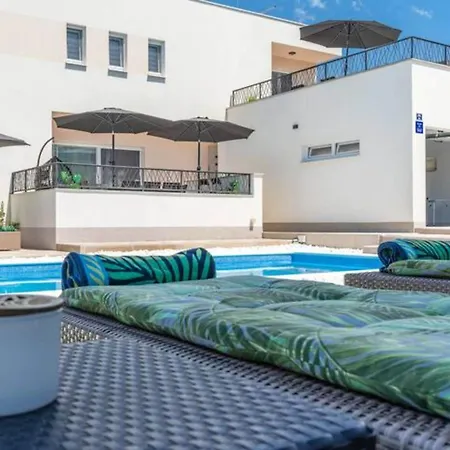 Five Bedroom With Private Pool * Dicmo