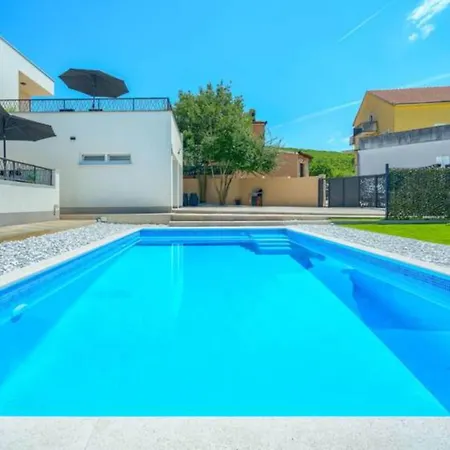 Villa Five Bedroom With Private Pool Dicmo