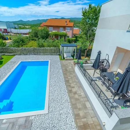 Five Bedroom With Private Pool Villa