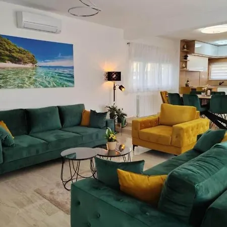 Villa Five Bedroom With Private Pool Dicmo