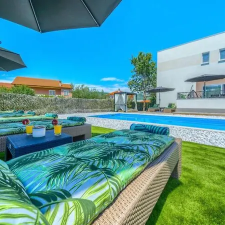 Villa Five Bedroom With Private Pool