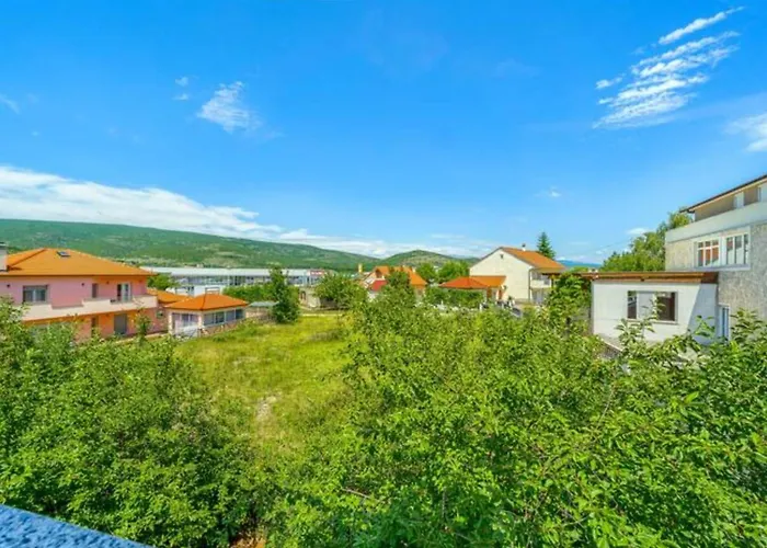 Five Bedroom With Private Pool *